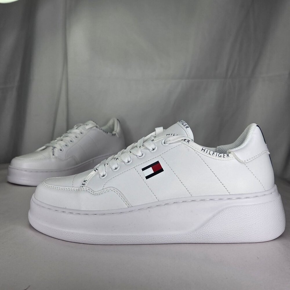 NWT Tommy Hilfiger Women's Grazie Lace up Fashion Sneakers, White, 8M - Picture 2 of 8